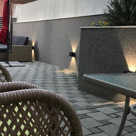 Holiday Home Aspalathos - With Free Parking, Near The Beach, A Few Minutes' Walking Distance To The Unesco Palace Спліт Екстер'єр фото