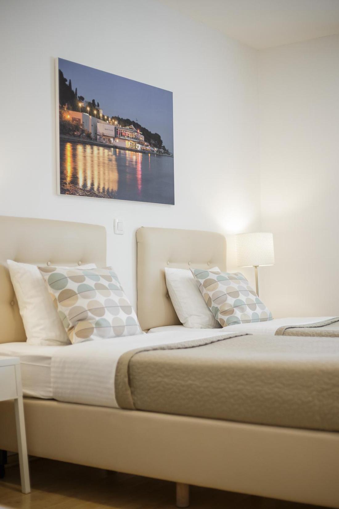 Holiday Home Aspalathos - With Free Parking, Near The Beach, A Few Minutes' Walking Distance To The Unesco Palace Спліт Екстер'єр фото