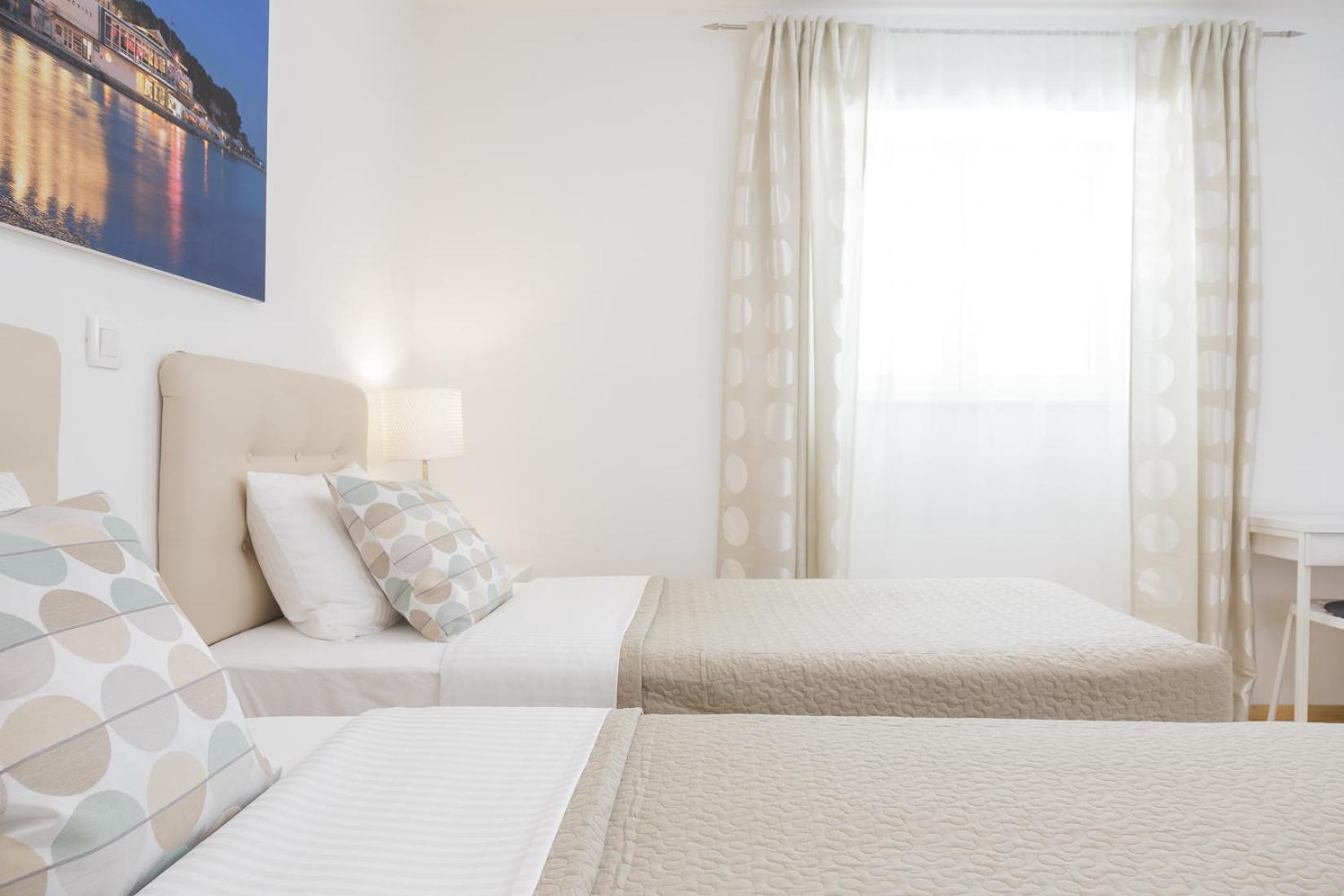 Holiday Home Aspalathos - With Free Parking, Near The Beach, A Few Minutes' Walking Distance To The Unesco Palace Спліт Екстер'єр фото