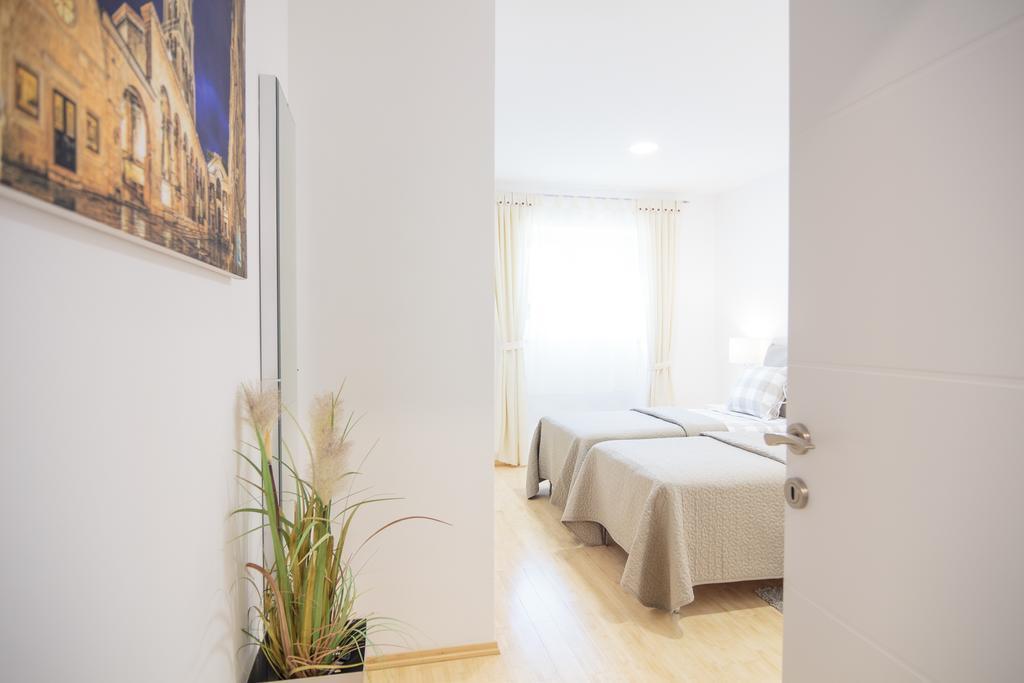 Holiday Home Aspalathos - With Free Parking, Near The Beach, A Few Minutes' Walking Distance To The Unesco Palace Спліт Екстер'єр фото