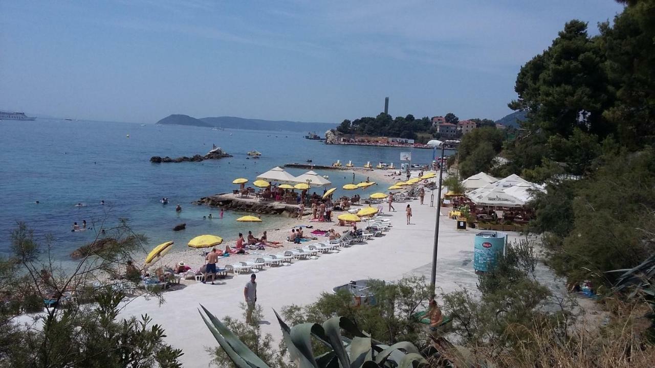 Holiday Home Aspalathos - With Free Parking, Near The Beach, A Few Minutes' Walking Distance To The Unesco Palace Спліт Екстер'єр фото