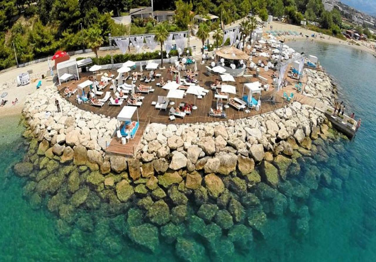 Holiday Home Aspalathos - With Free Parking, Near The Beach, A Few Minutes' Walking Distance To The Unesco Palace Спліт Екстер'єр фото
