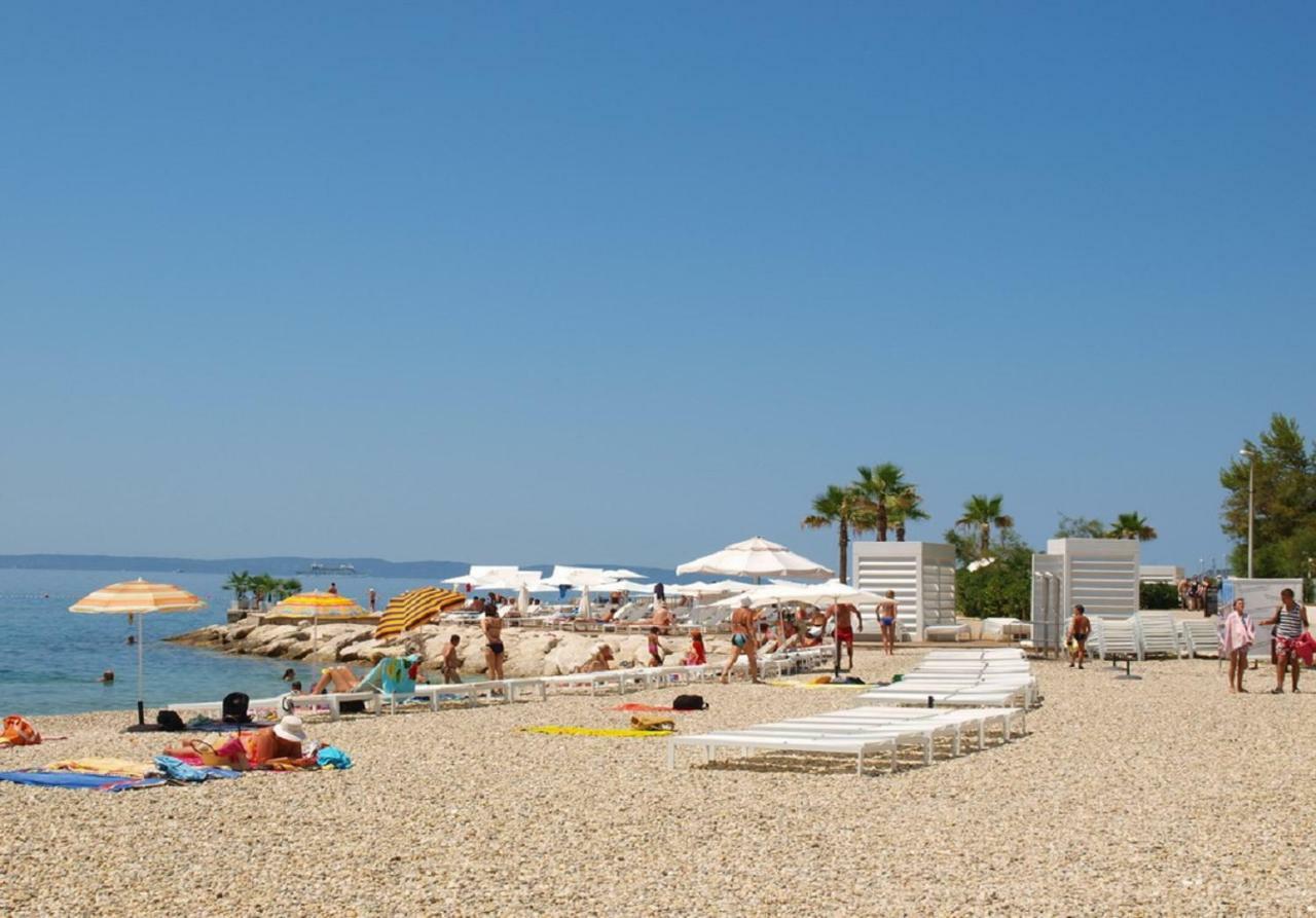Holiday Home Aspalathos - With Free Parking, Near The Beach, A Few Minutes' Walking Distance To The Unesco Palace Спліт Екстер'єр фото