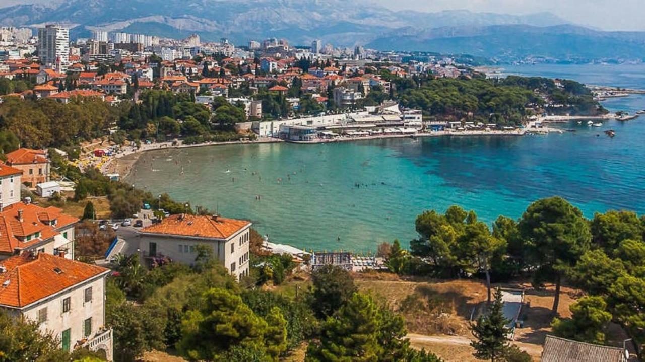 Holiday Home Aspalathos - With Free Parking, Near The Beach, A Few Minutes' Walking Distance To The Unesco Palace Спліт Екстер'єр фото